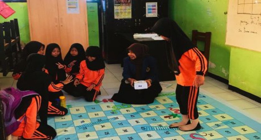 Inovasi Kampus Mengajar Dalam Pembelajaran dengan Media Ular Tangga di SDN 2 Banyumulek